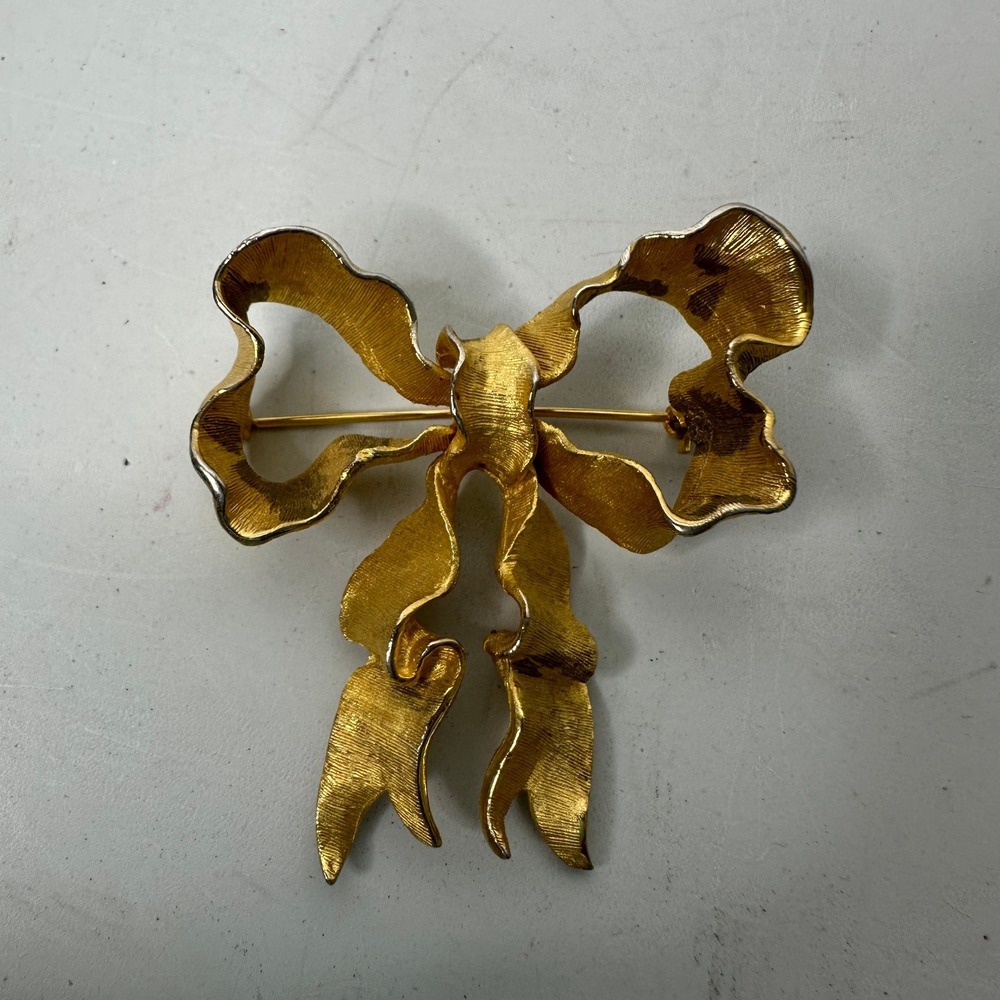 Vintage Coro Gold Tone Textured Bow Brooch Signed Ribbon Pin Mid Century Jewelry